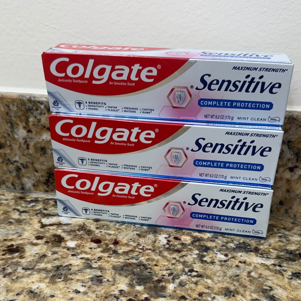 NWT Colgate Sensitive Complete Protection Toothpaste - Mint Clean (3 Pack)